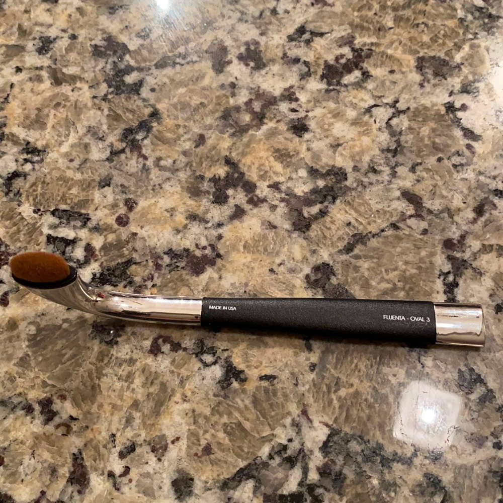 New Artis Brushes Oval 3 W/O Packaging